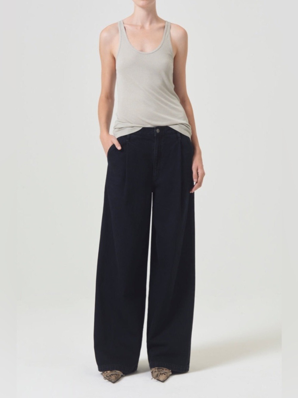 NWT AGOLDE Ellis Crushed Black Pleated Wide Leg Trousers
Size 28